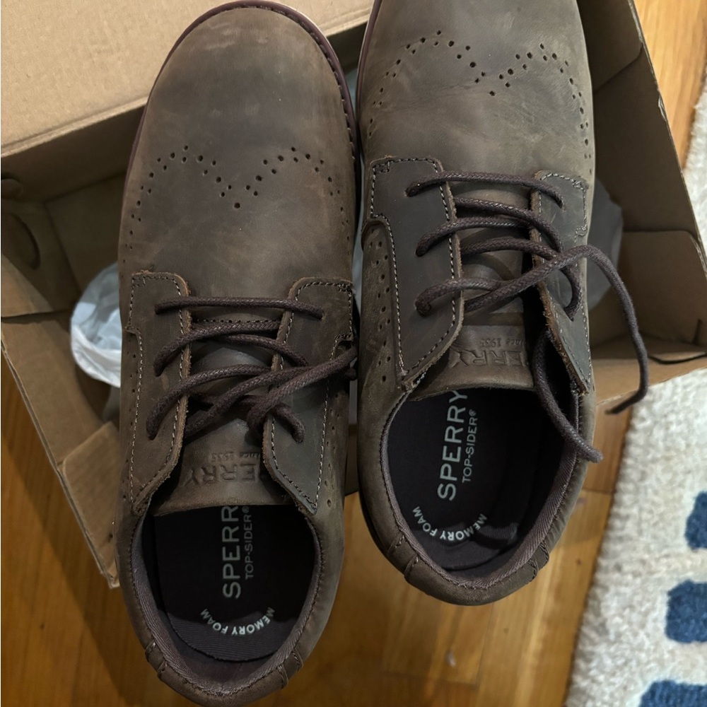 Brown sperry topsider men’s shoes size 4.5 new